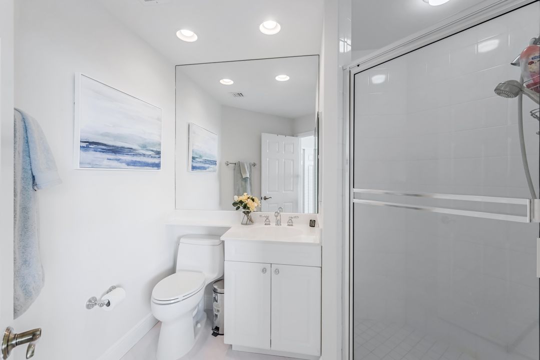 425 Cove Tower Dr  #1501, Naples, FL 34110