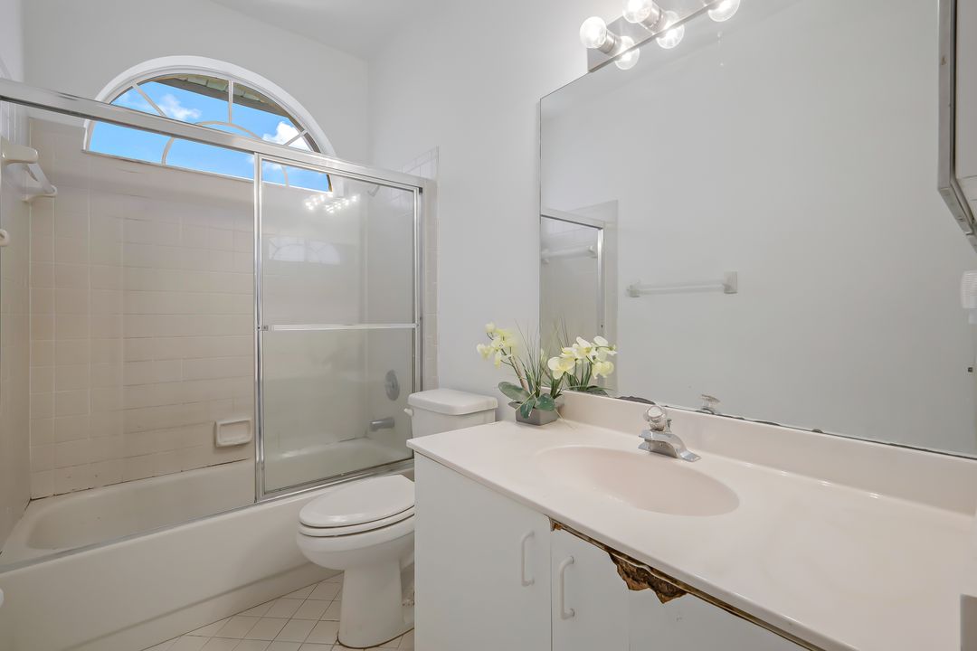 6785 Berwick Pl, Naples, FL 34104