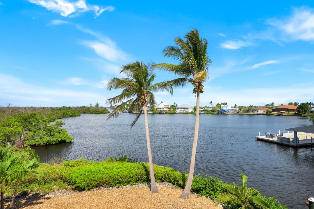 2755 Cussell Dr, Saint James City, FL 33956
