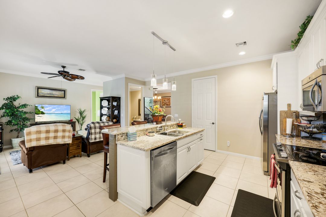 8493 Laurel Lakes Blvd, Naples, FL 34119