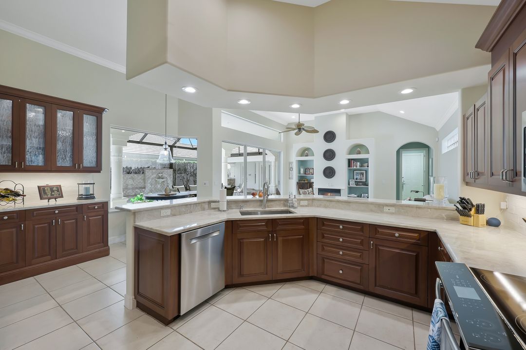 5058 Kensington High St, Naples, FL 34105