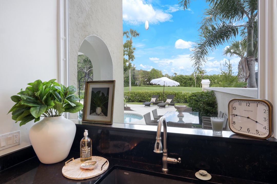 211 Via Napoli, Naples, FL 34105