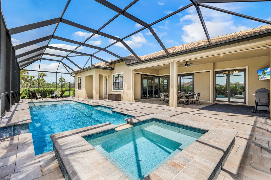 9554 Everglades Dr, Naples, FL 34120