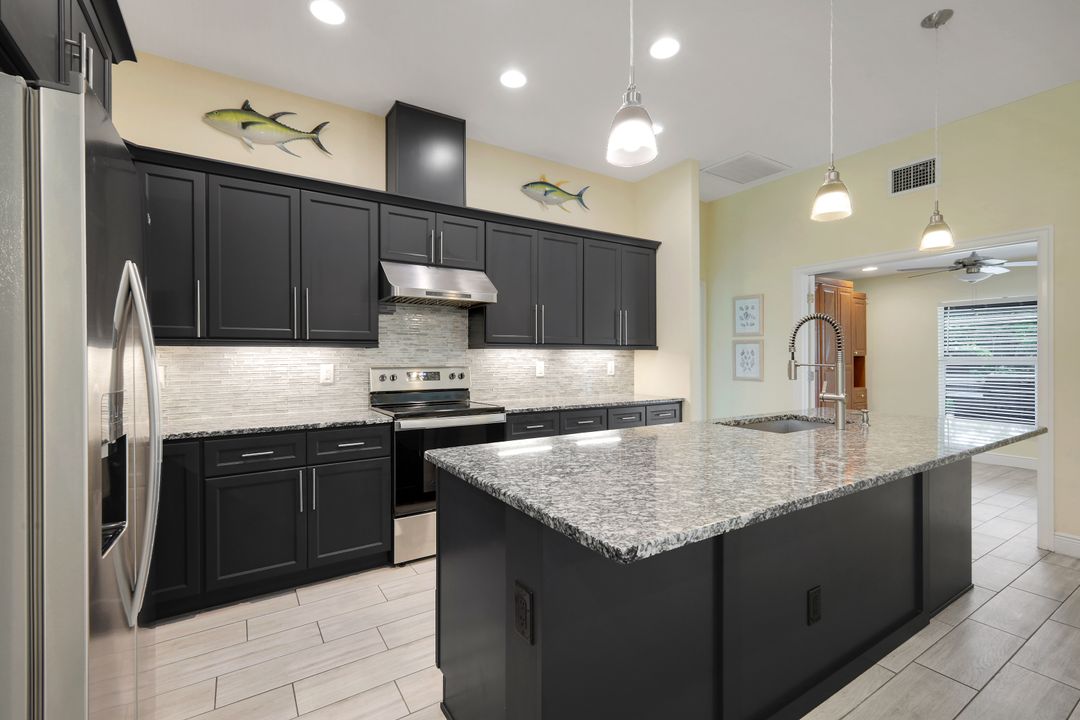 27741 Roslin Dr, Bonita Springs, FL 34135