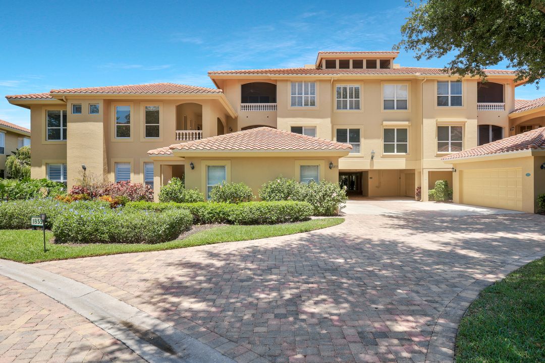 1855 Les Chateaux Blvd #201, Naples, FL 34109
