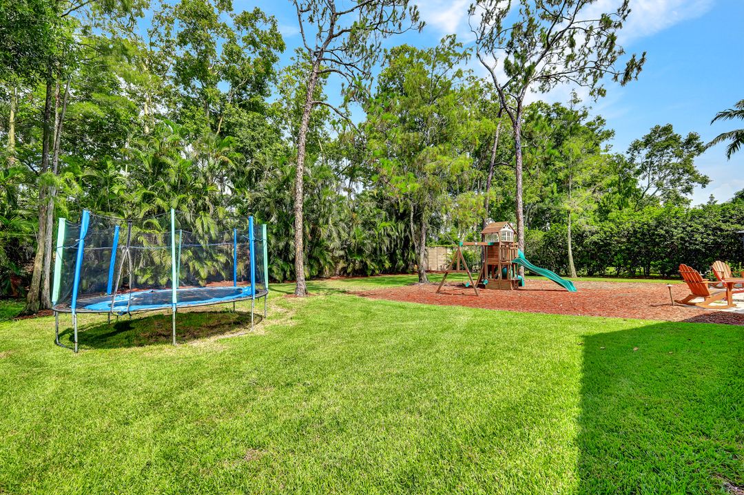 350 Henley Dr, Naples, FL 34104