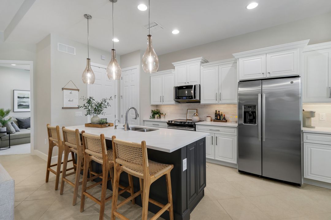 9263 Fieldstone Ln, Naples, FL 34120
