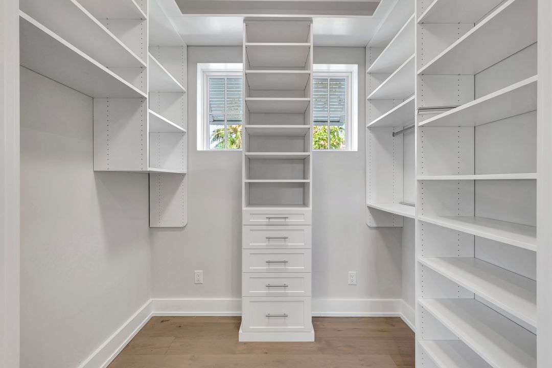 160 Broad Ave S, Naples, FL 34102