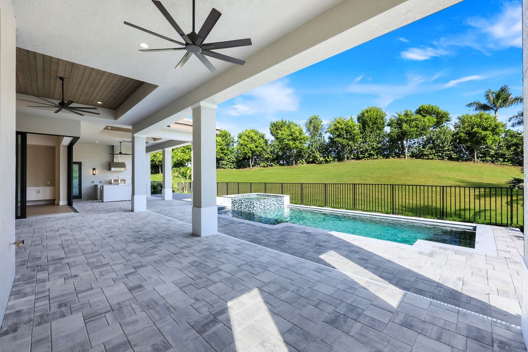 14282 Charthouse Cir, Naples, FL 34114