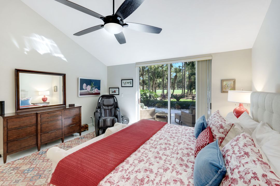 370 Edgemere Way N, Naples, FL 34105