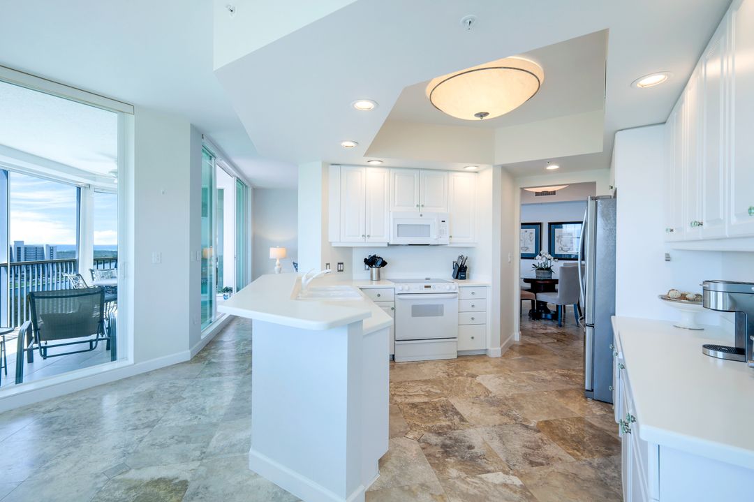 300 Dunes Blvd #PH05, Naples, FL 34110