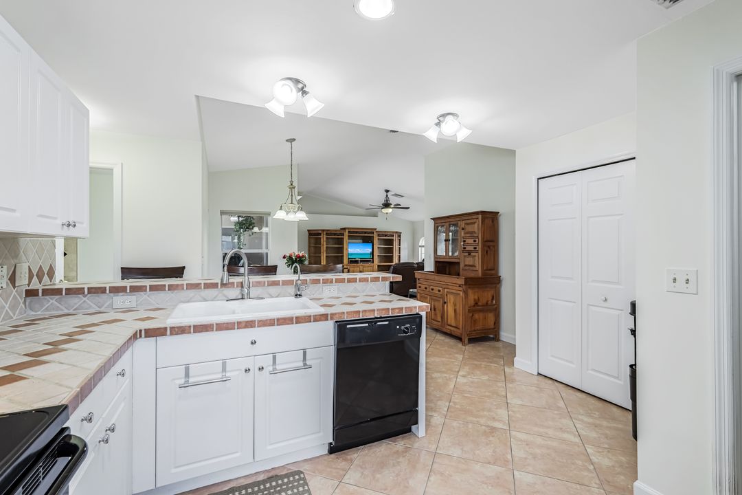 1933 SW 38th St, Cape Coral, FL 33914