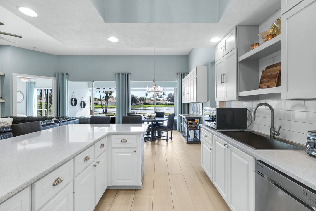 4338 Queen Elizabeth Way, Naples, FL 34119