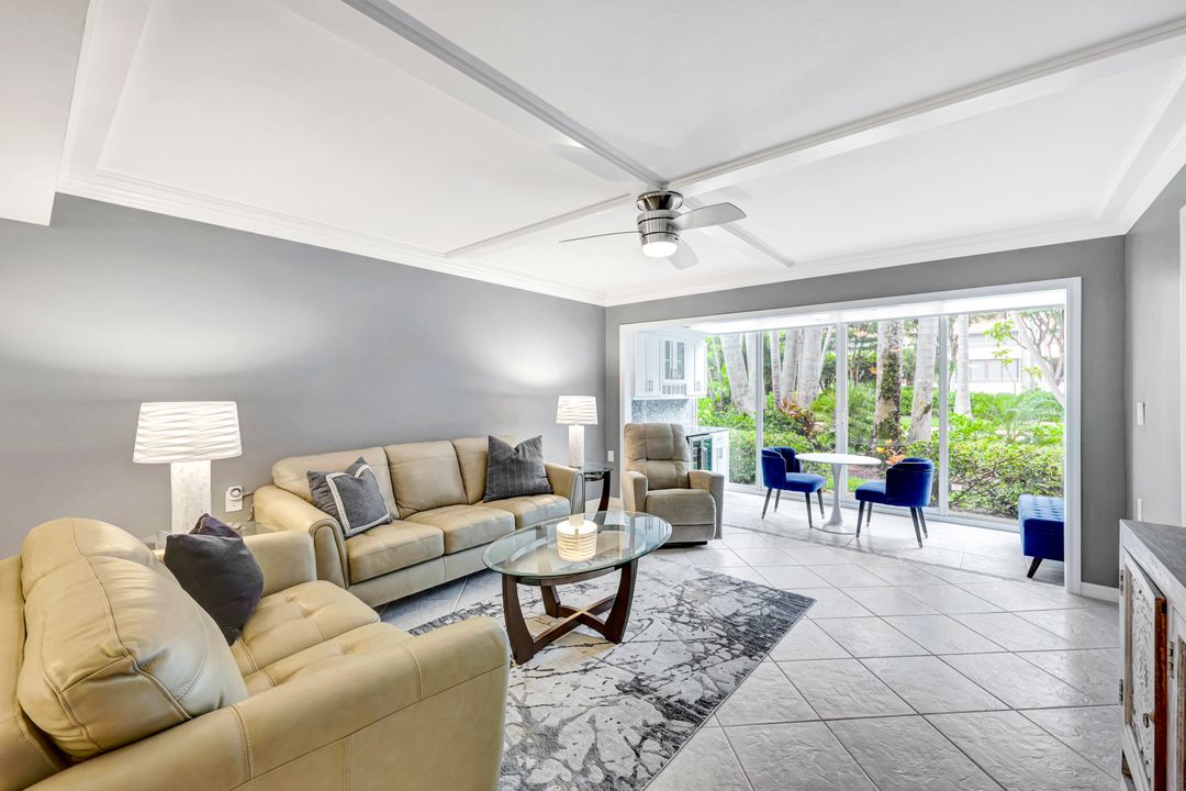 900 8th Ave S #104, Naples, FL 34102