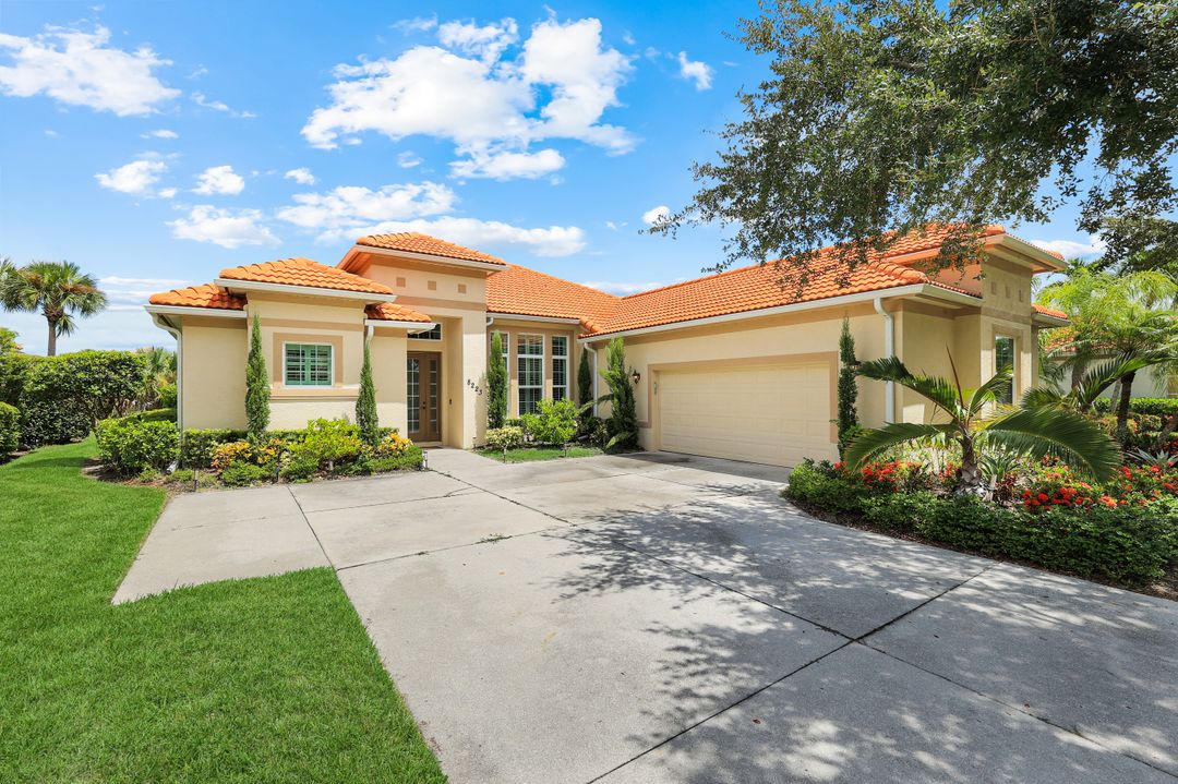 8223 Potomac Ln, Naples, FL 34104
