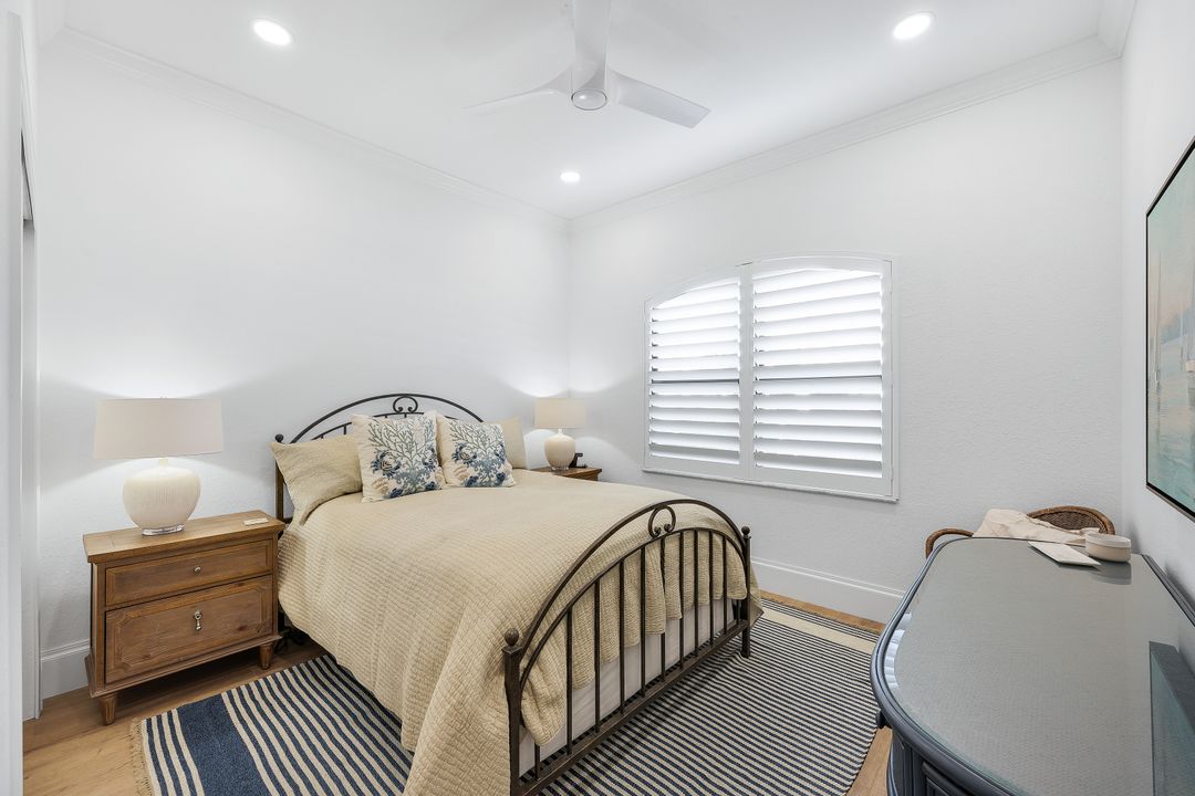 5092 Cerromar Dr, Naples, FL 34112