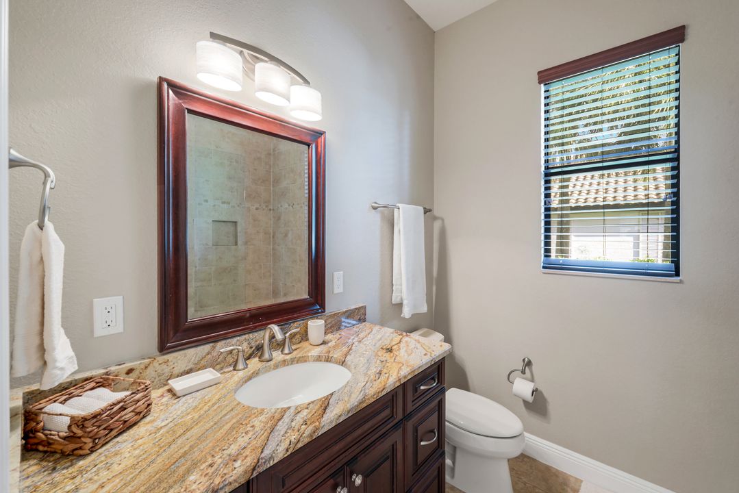 11899 King James Ct, Cape Coral, FL 33991