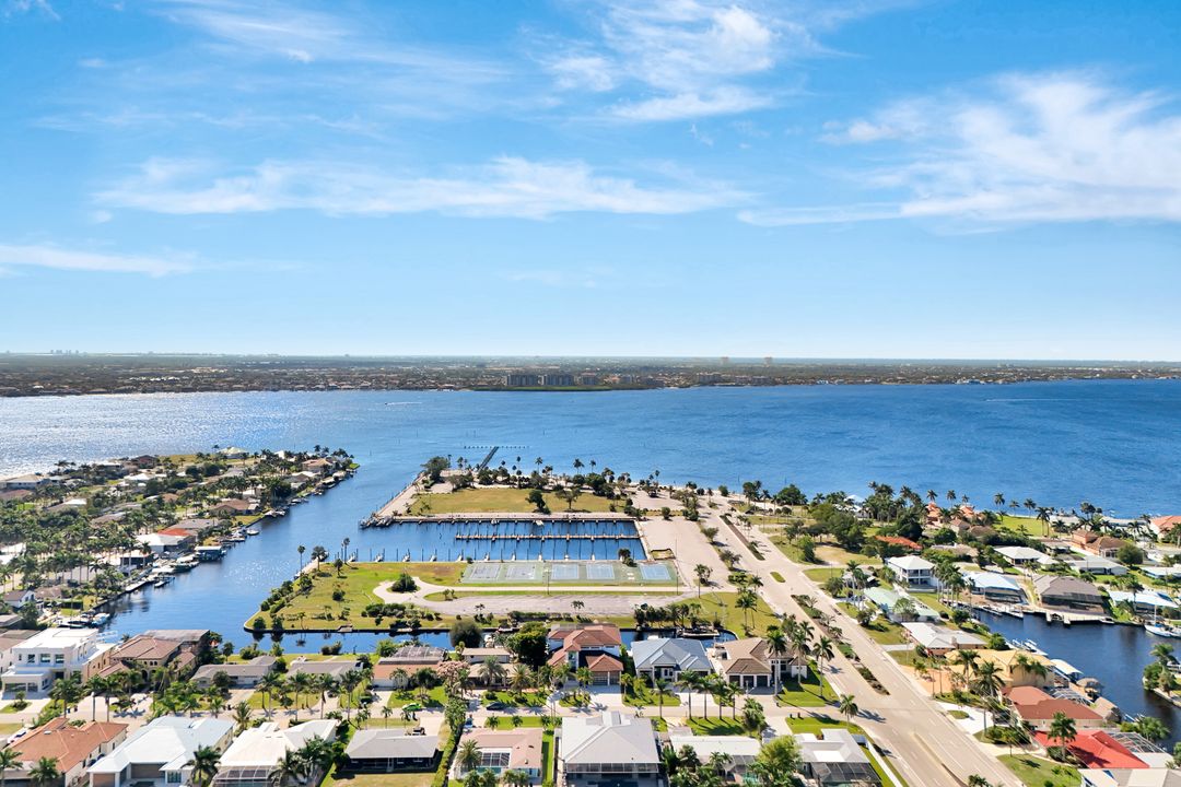 1110 Lenox Ct, Cape Coral, FL 33904