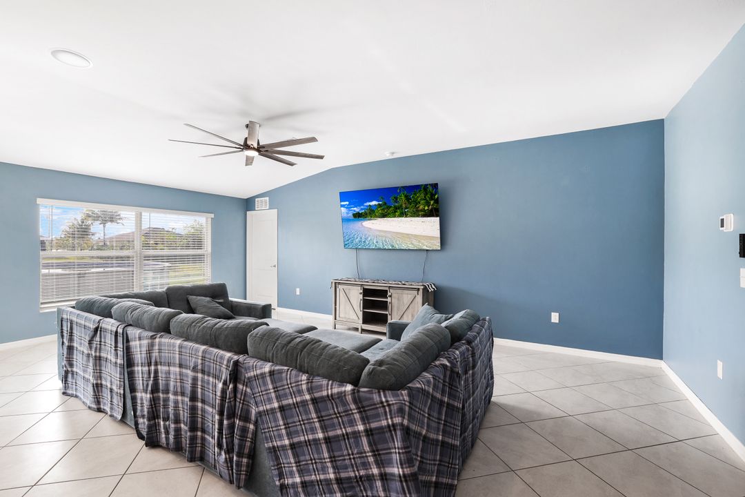 360 Pembroke St, Lehigh Acres, FL 33974