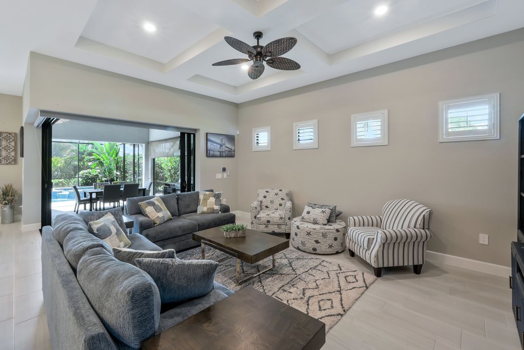 9640 Everglades Dr, Naples, FL 34120