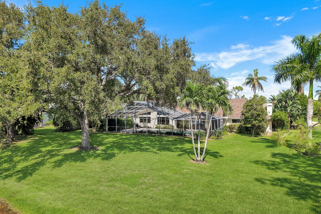 1924 Empress Ct, Naples, FL 34110