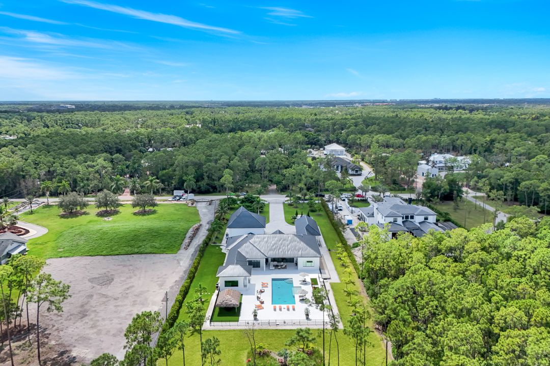 6677 Hunters Rd, Naples, FL 34109