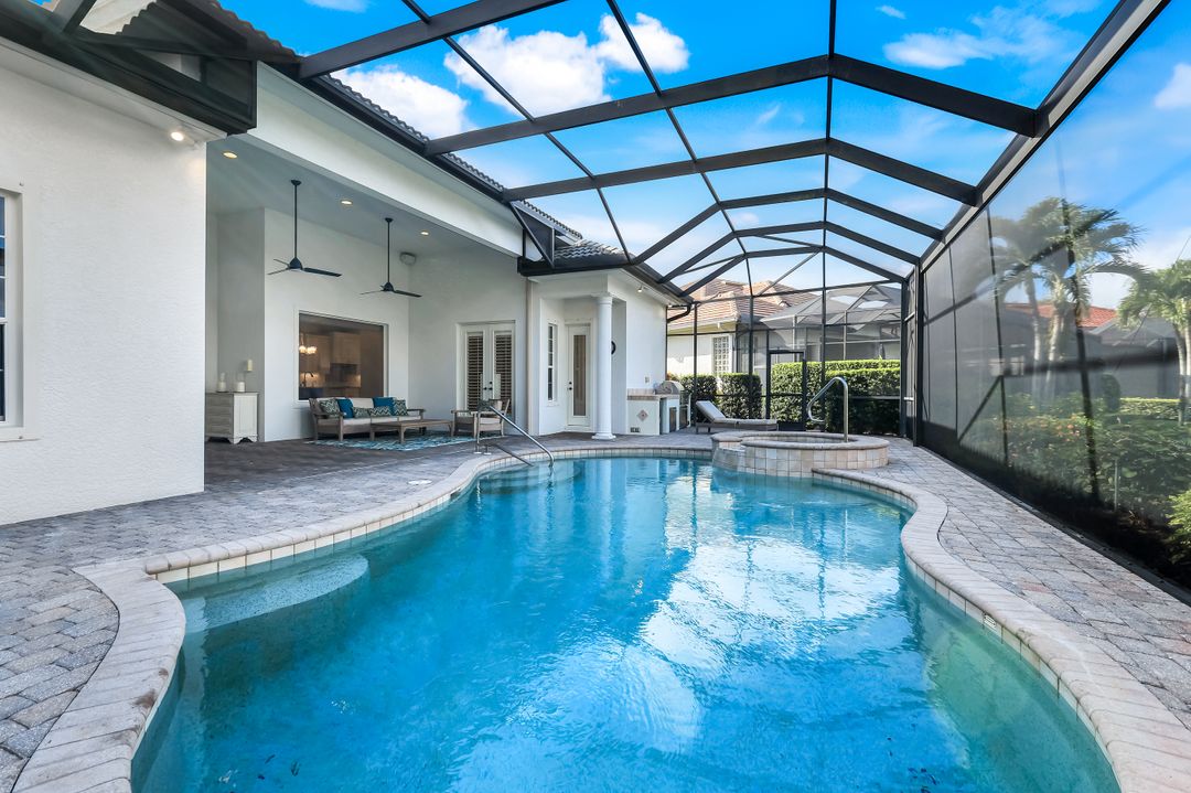 5799 Hammock Isles Dr, Naples, FL 34119
