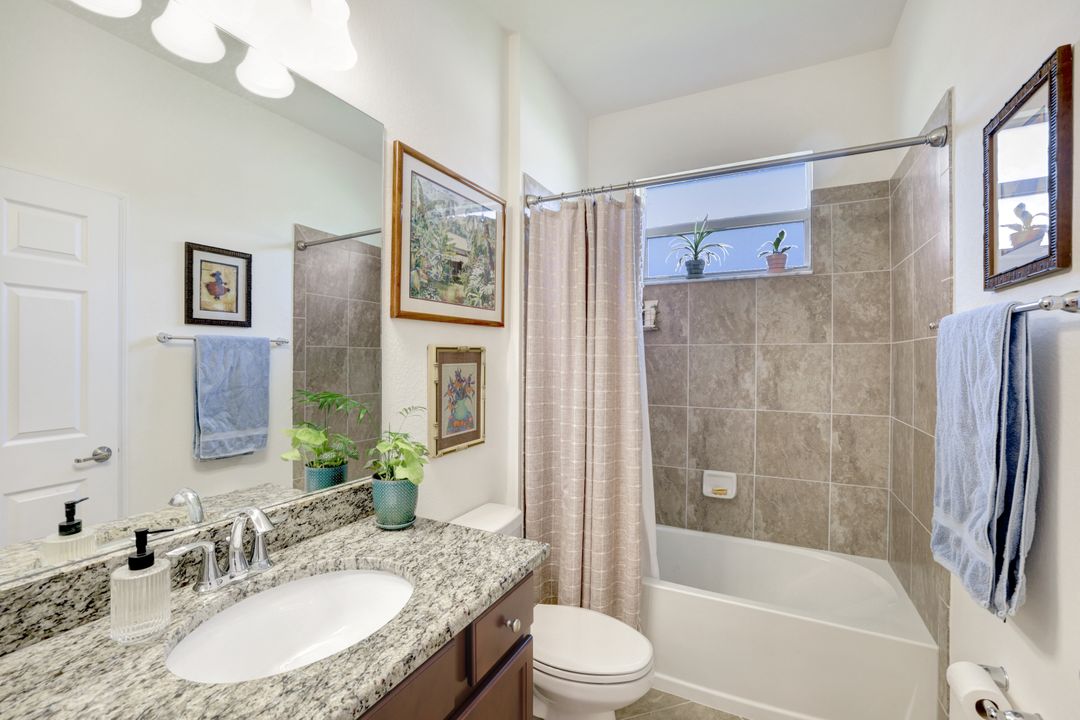 2072 Wellington St, Naples, FL 34120