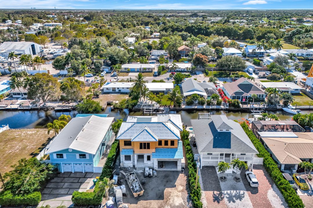 2750 Gulfview Dr, Naples, FL 34112