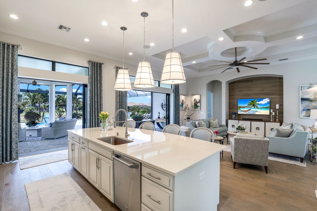 9287 Rialto Ln, Naples, FL 34119