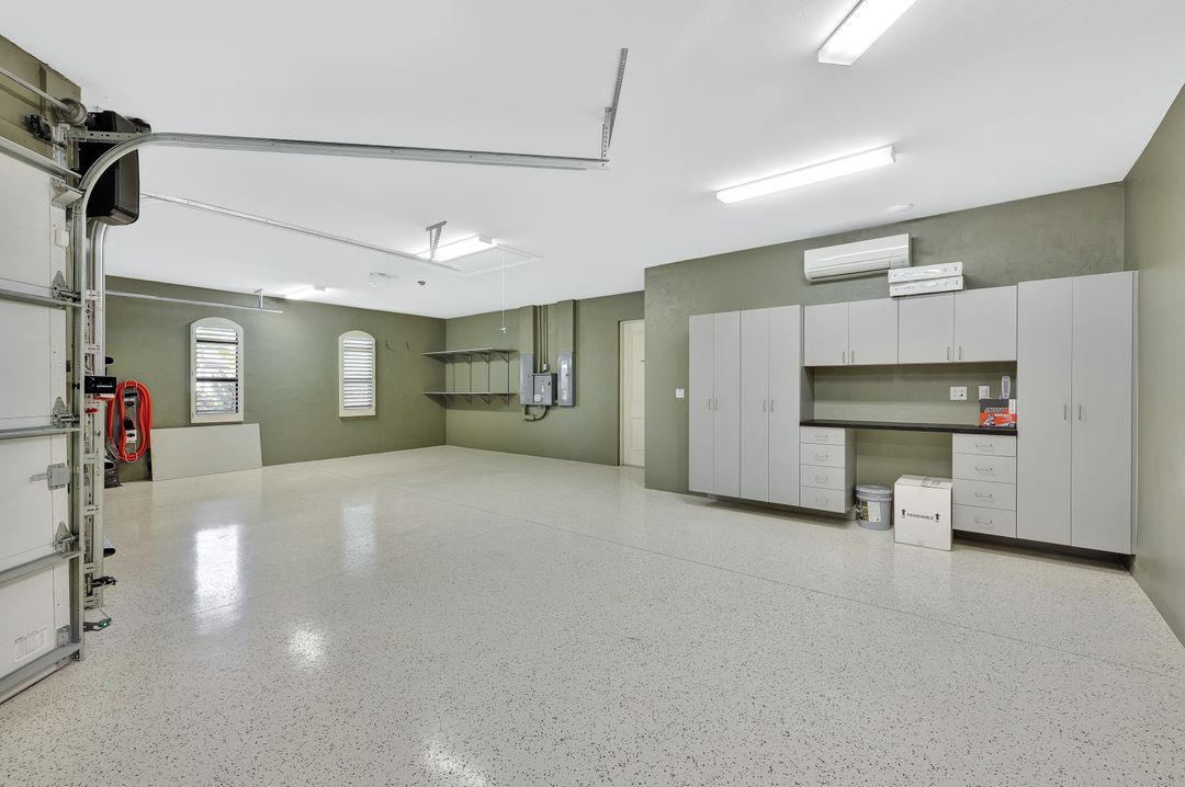 5817 Harbour Cir, Cape Coral, FL 33914