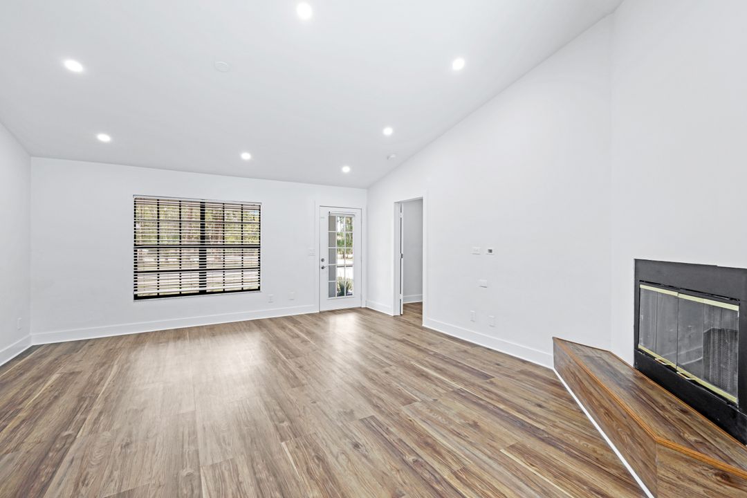 2760 14th Ave SE, Naples, FL 34117