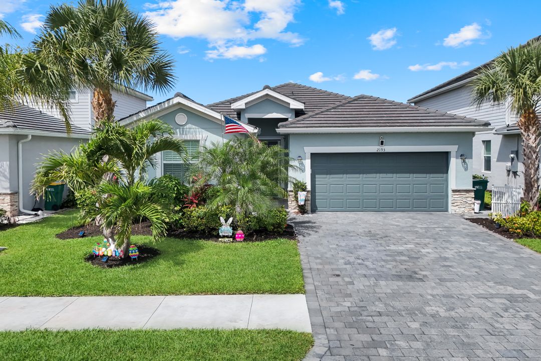 2193 Clementine St, Naples, FL 34120