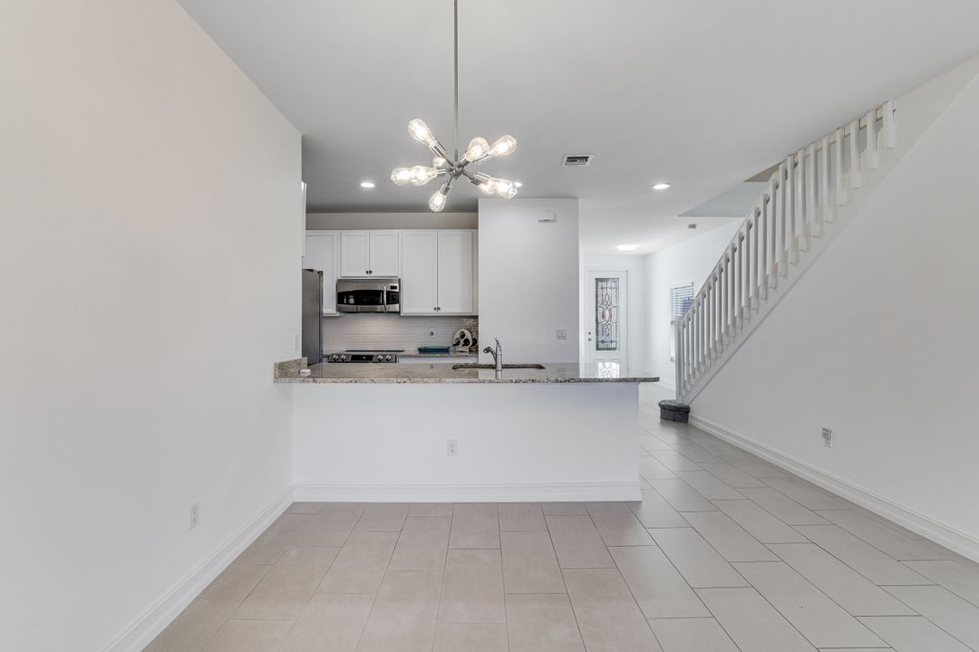 7918 Bristol Cir, Naples, FL 34120