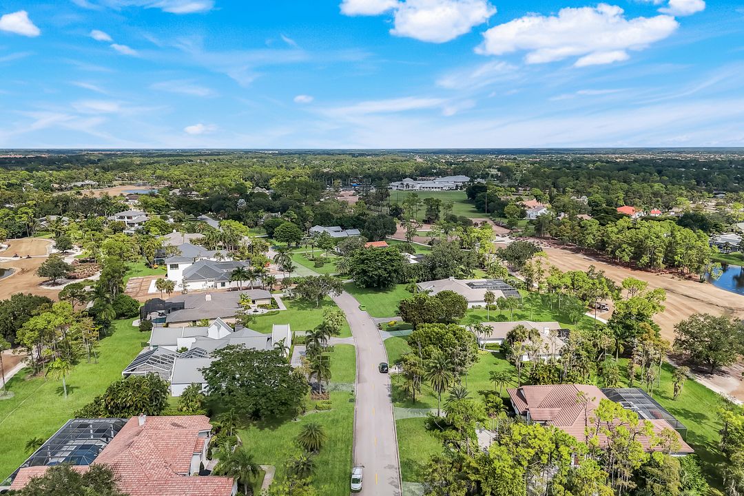 12888 Valewood Dr, Naples, FL 34119