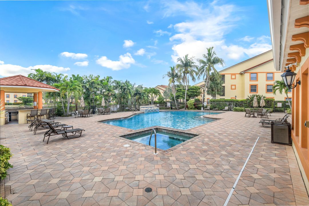 7925 Preserve Cir #325, Naples, FL 34119