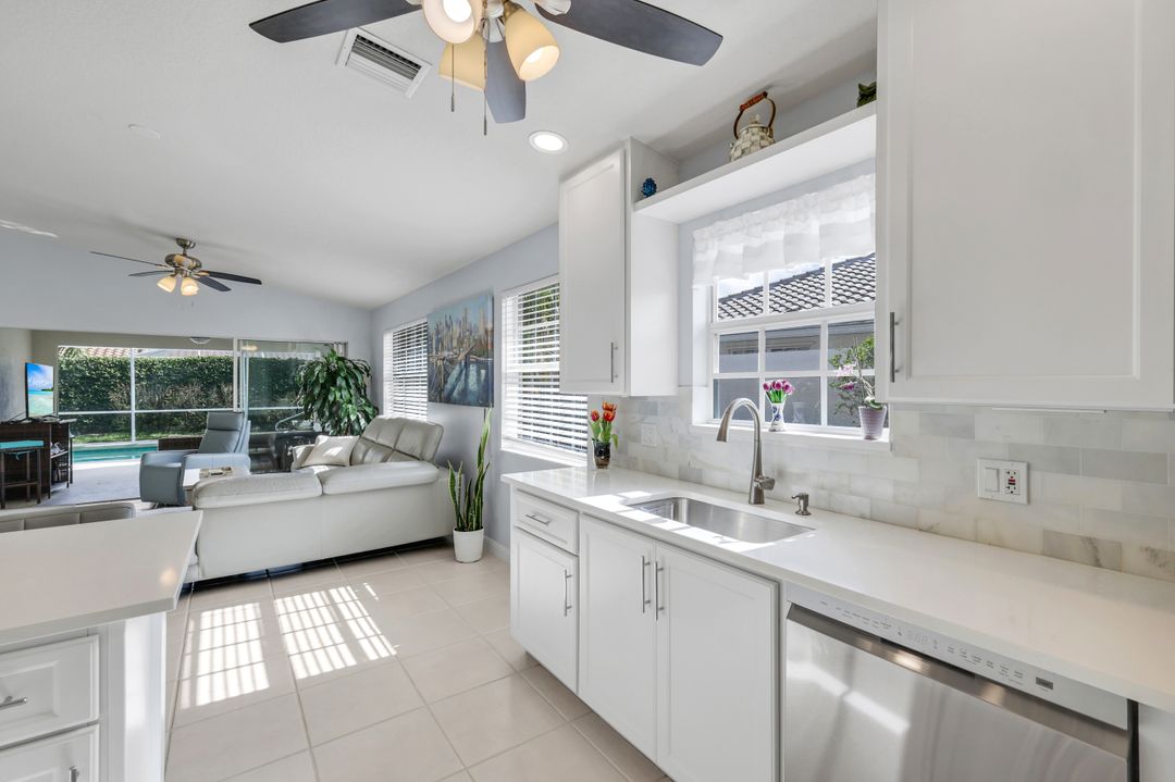 4272 Redonda Ln, Naples, FL 34119