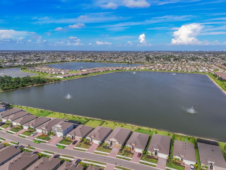 451 Spring Hill Lake Loop, Cape Coral, FL 33993