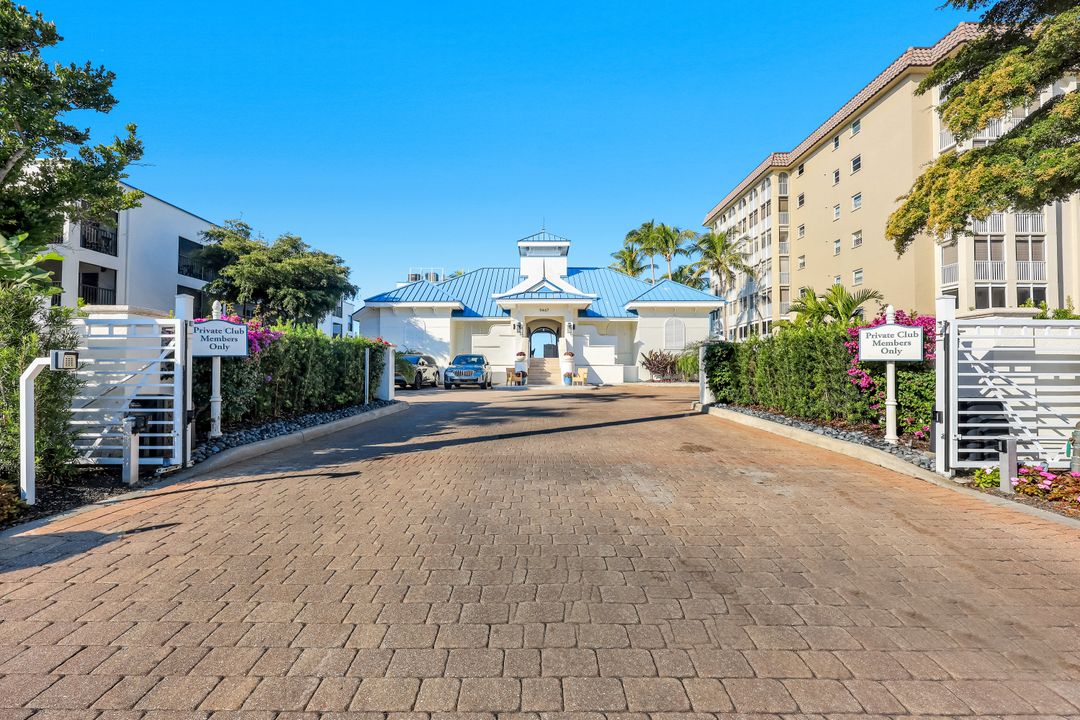 9467 Gulf Shore Dr, Naples, FL 34108