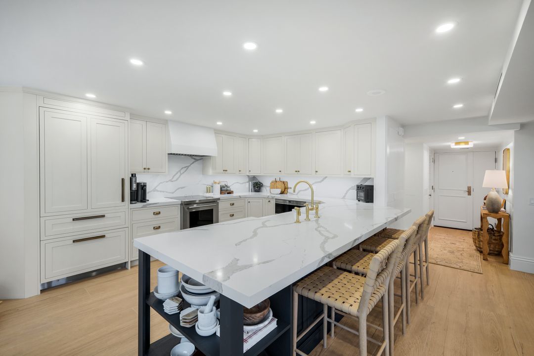 4041 Gulf Shore Blvd N #109, Naples, FL 34103