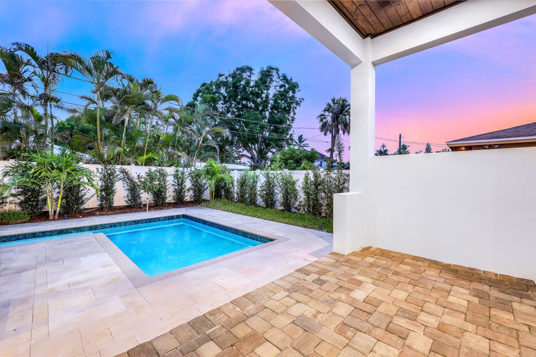 524 103rd Ave N, Naples, FL 34108