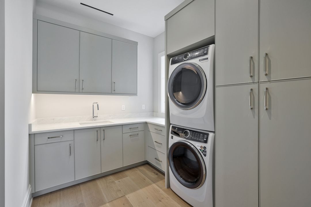 408 16th Ave S, Naples, FL 34102