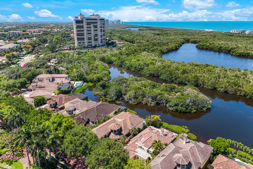 7913 Via Vecchia, Naples, FL 34108