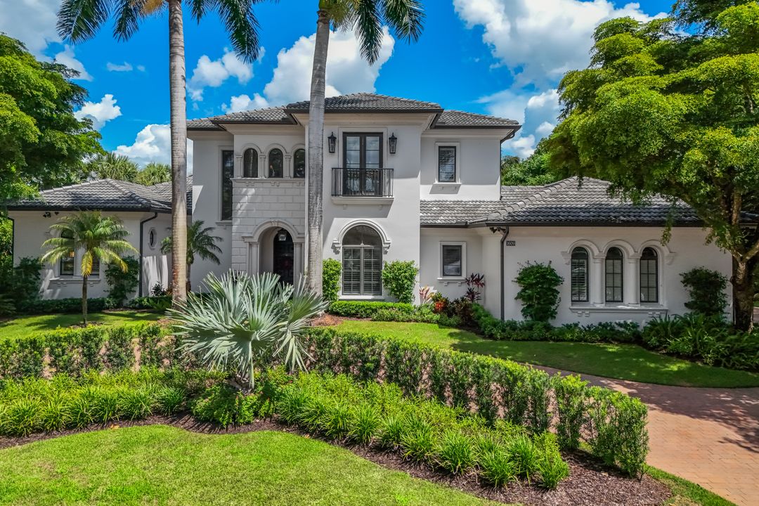 1609 Chinaberry Way, Naples, FL 34105
