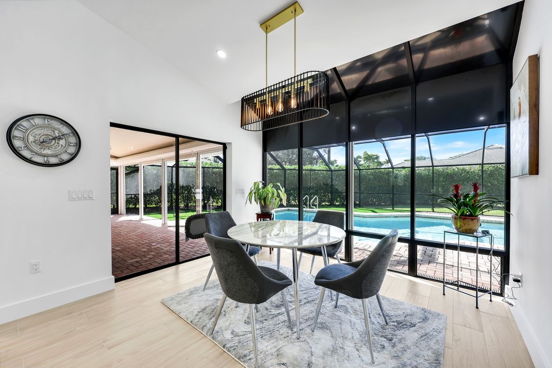 806 Knoll Wood Ct, Naples, FL 34108