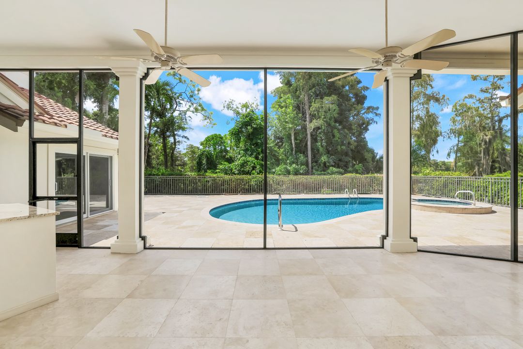 4502 Silver Fox Dr, Naples, FL 34119