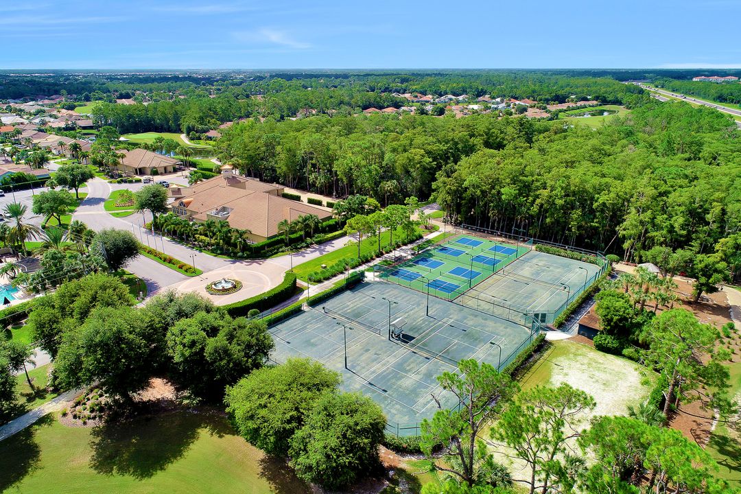 12695 Fox Ridge Dr, Bonita Springs, FL 34135