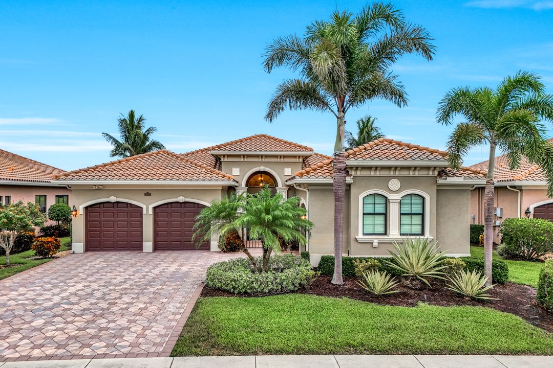2975 Cinnamon Bay Cir, Naples, FL 34119