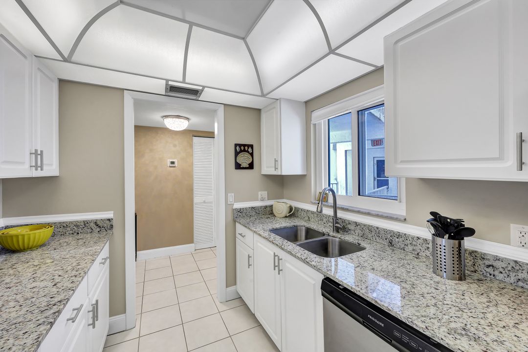 711 W Elkcam Cir #307, Marco Island, FL 34145