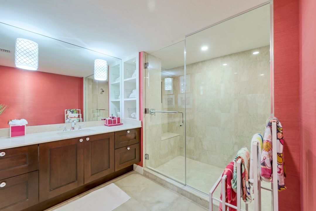 11125 Gulf Shore Dr #1001, Naples, FL 34108